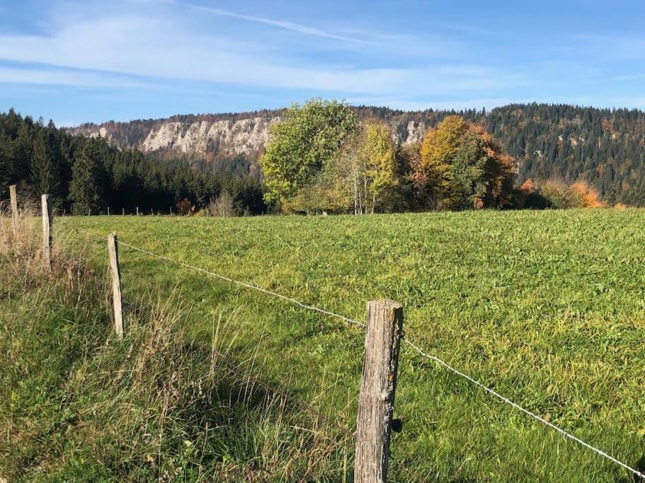 Nuit Insolite - La Cabane Du Haut-Doubs Les Gras Екстериор снимка